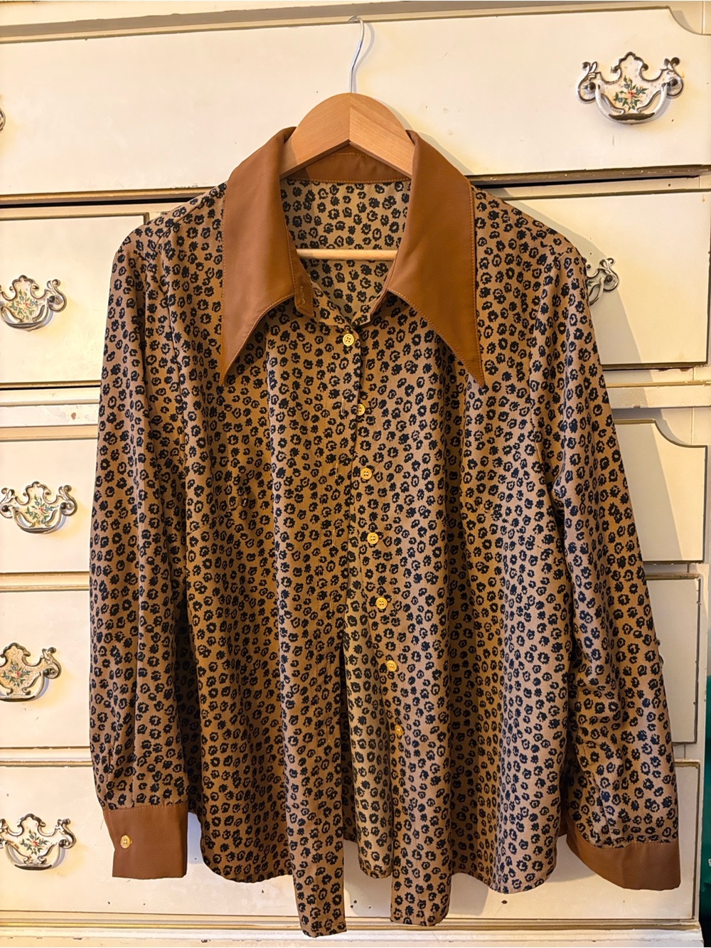Brown Patterned Button-Up Shirt with Contrast Collar